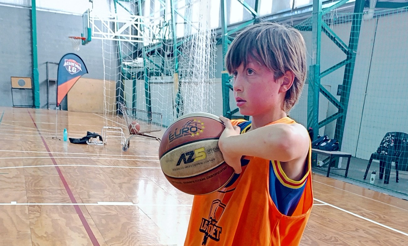 La construcci&oacute;n de la inteligencia del basquetbolista: ver m&aacute;s para decidir mejor